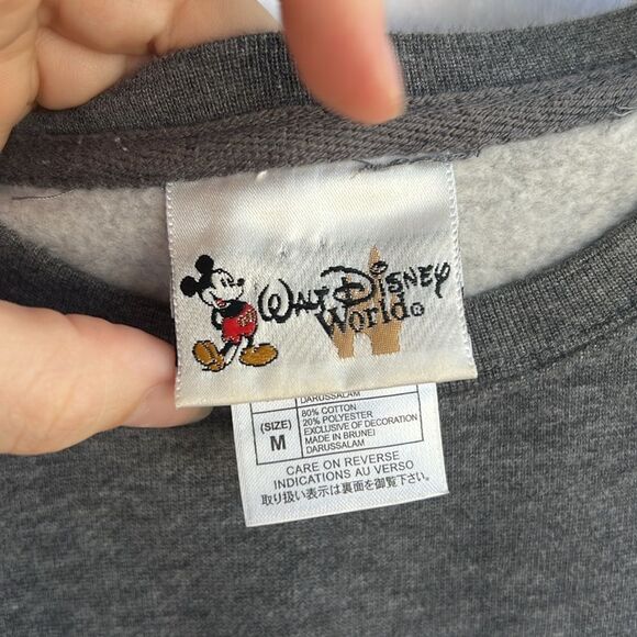 Vintage Disney World Mickey and Minnie Valentines Sweatshirt Size M - Picture 4 of 8